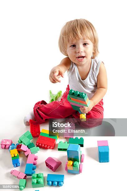 Sorrir Rapaz Brincando Com Blocos - Fotografias de stock e mais imagens de 2-3 Anos - 2-3 Anos, Brincar, Brinquedo