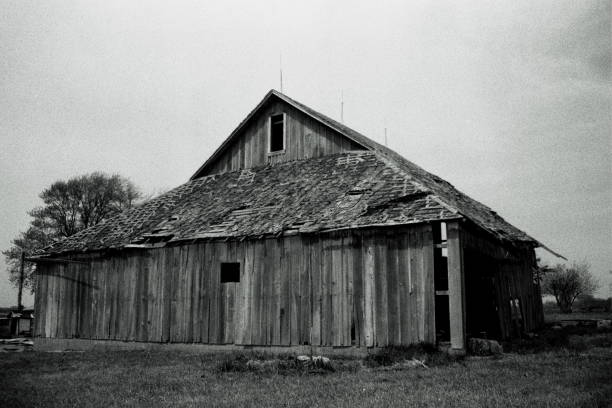 istock Dilapidated Iowa Barn 50 1559247080