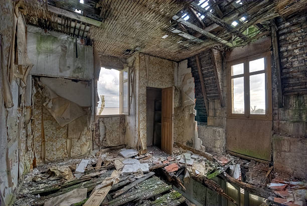Ruined house Weathered room in a damaged house abandoned place stock pictures, royalty-free photos & images