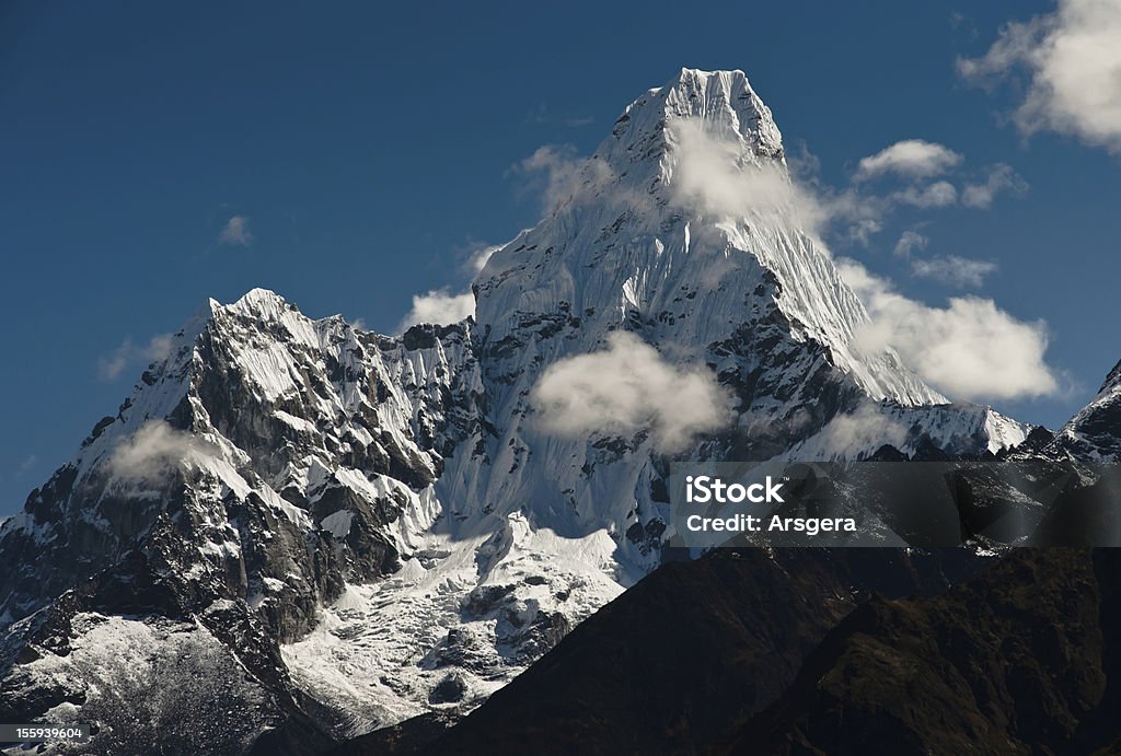 Ama Dablam summit w Himalaje - Zbiór zdjęć royalty-free (Alpinizm)