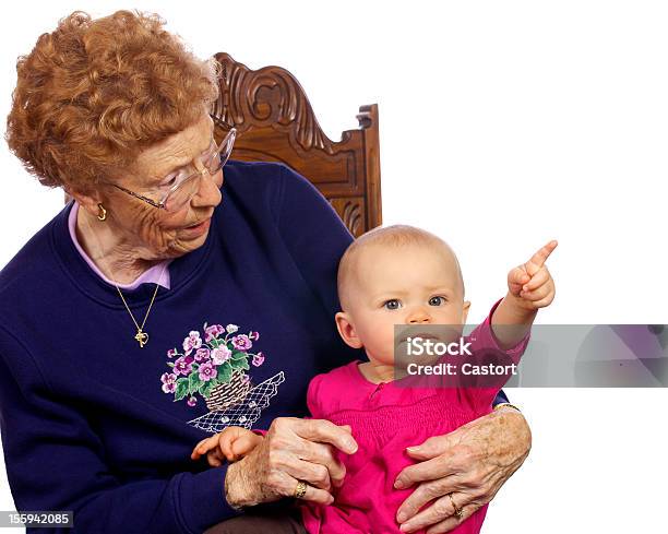 Огромный Grandma С Большой Дочь Наслаждаясь Друг Друга — стоковые фотографии и другие картинки Смотреть в объектив