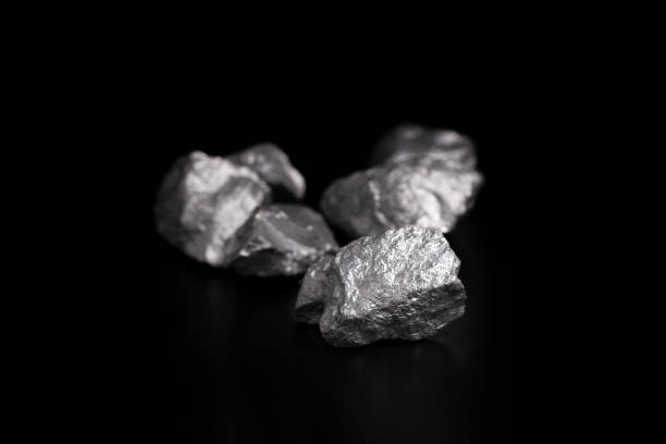 lump of silver or platinum or rare earth - scandium imagens e fotografias de stock