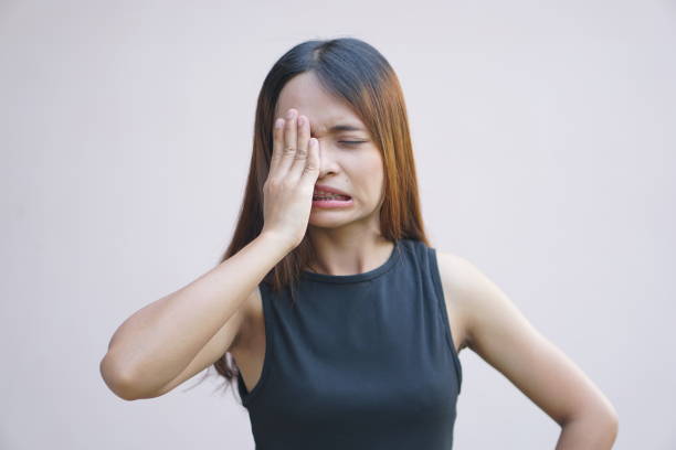 istock Asian woman has sore eyes 1559643376