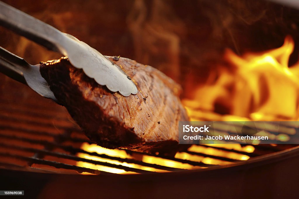 Certificando-se de que tem apenas direito cozinhado - Royalty-free Brasa Foto de stock