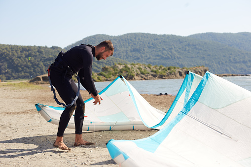 kitesurfing instructor on the beach making preparations