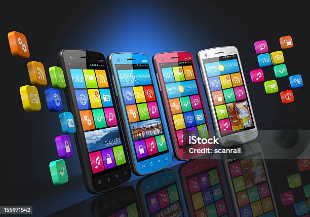 Múltiplos Smartphones Contra Fundo Abstrato - Fotografias de stock e mais imagens de Aplicação móvel - Aplicação móvel, Fundo Preto, A caminho
