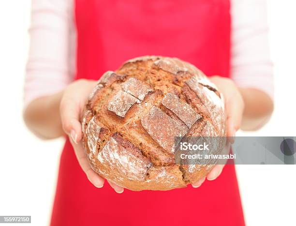 Pão - Fotografias de stock e mais imagens de Adulto - Adulto, Artesão, Assado no Forno