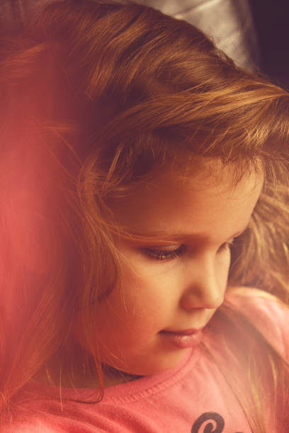 thoughtful sleepy  pretty child girl, blurred sunlight flares effect. simplicity and candid. portrait of smiling pensive little girl. enjoying childhood - nostalgia joy laughing wellbeing imagens e fotografias de stock