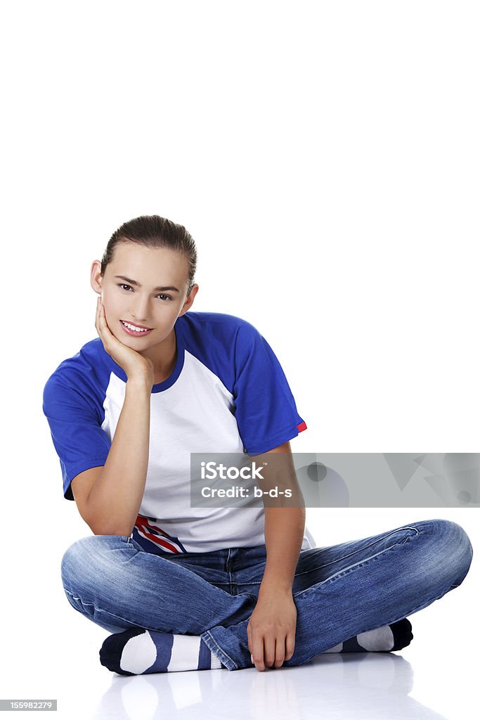 Teen dziewczyna siedzi na flor - Zbiór zdjęć royalty-free (Ciało ludzkie)