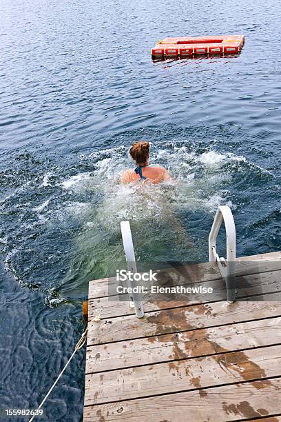 Menina Adolescente Nadando No Lago - Fotografias de stock e mais imagens de Adolescente - Adolescente, Adulto, América do Norte