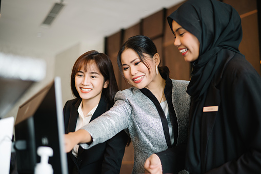 Asia Malay Manager is teaching her Chinese and Malay colleagues how to do it.