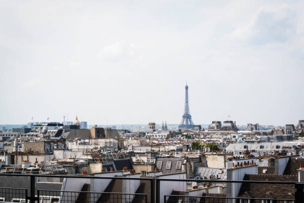 istock Paris skyline, France 1560027289