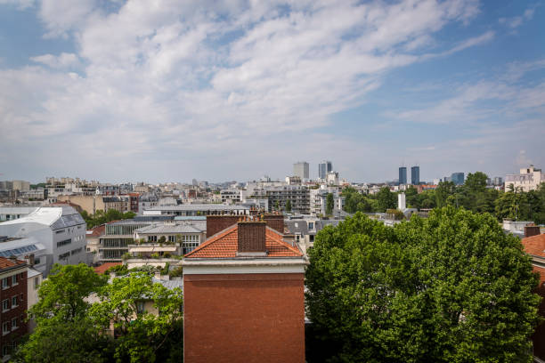 istock Paris skyline, France 1560028316