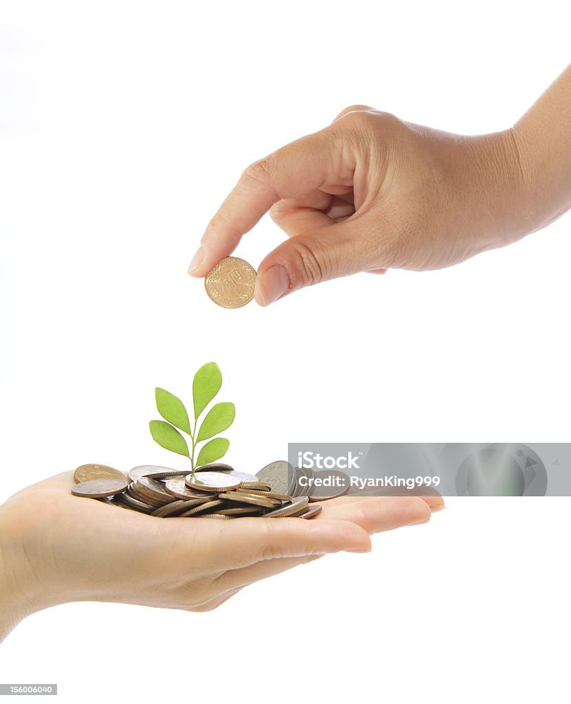 Lado y verde de la planta, el crecimiento de las monedas - Foto de stock de Actividades bancarias libre de derechos