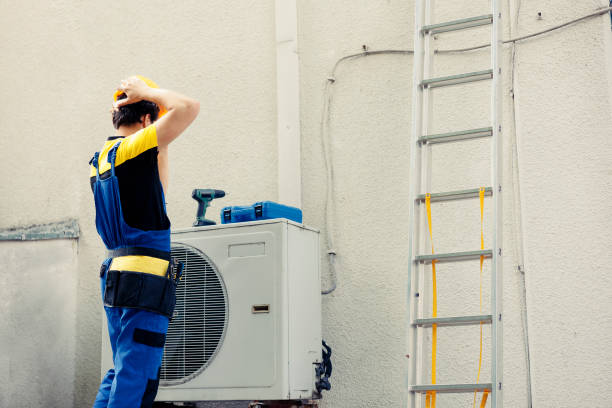 istock Engineer repairing air conditioner 1560082744