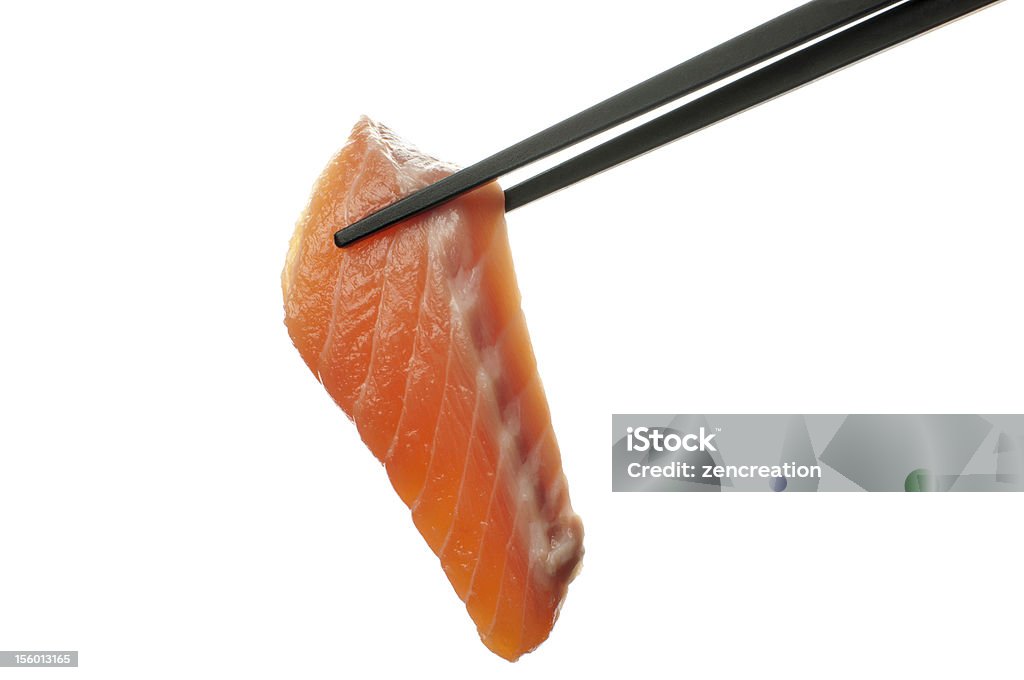 Salmão e chopstick - Foto de stock de Cru royalty-free