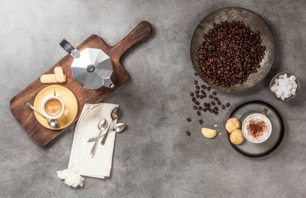 エスプレッソコーヒーの準備の俯瞰図 - breakfast bread table drop ストックフォトと画像