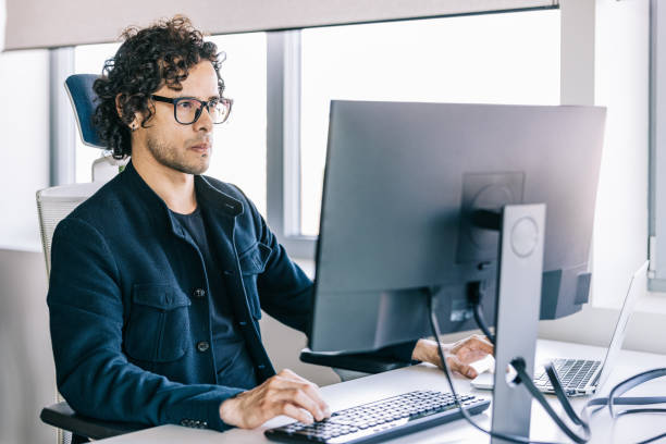 istock Focused Businessman working at the office 1560251542