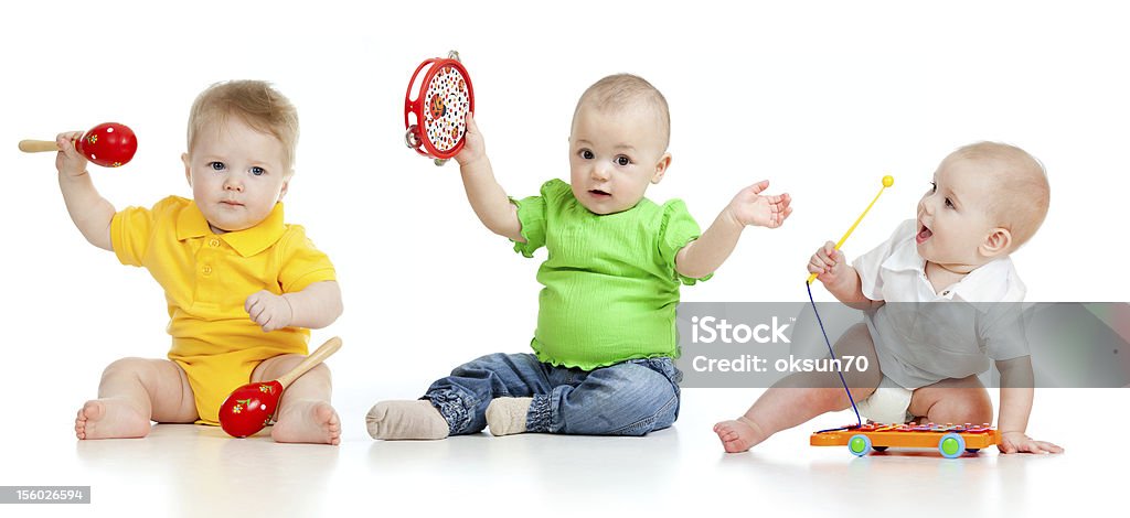 Bebés jugando con juguetes de musical - Foto de stock de Bebé libre de derechos