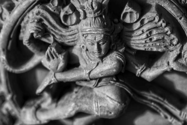 господь натараджа. - shiva hindu god statue dancing стоковые фото и изображения