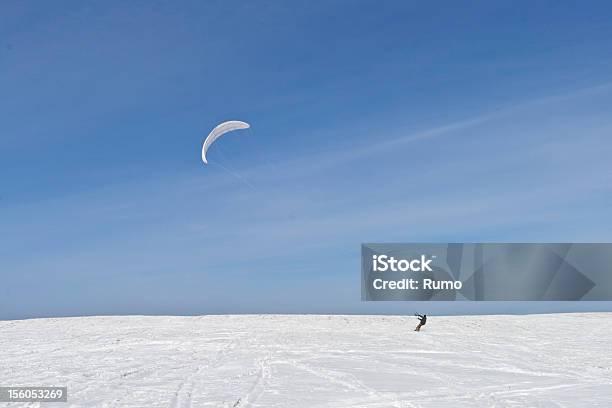 Condução Sob O Vento - Fotografias de stock e mais imagens de Ao Ar Livre - Ao Ar Livre, Céu, Desporto