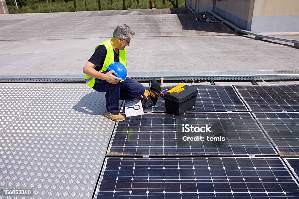 Sun Energie Stockfoto und mehr Bilder von Ausrüstung und Geräte - Ausrüstung und Geräte, Baugewerbe, Computer