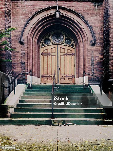 Stary Kościół Drzwi I Czynności - zdjęcia stockowe i więcej obrazów Architektura - Architektura, Bez ludzi, Budynek z zewnątrz