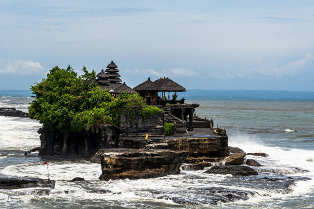 Tanah Lot Temple A photo of the landmark Tamah Lot Temple built on Sea Rock tanah lot temple bali indonesia stock pictures, royalty-free photos & images