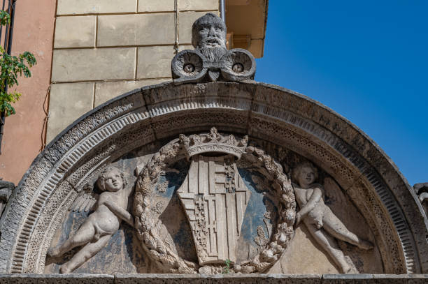 istock Sulmona, L'Aquila, Abruzzo. Fontana del Vecchio. 1561098106