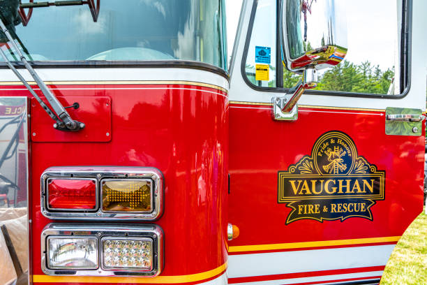 veicolo antincendio e di soccorso nel boyd conservation park al canada day, vaughan, canada - urban scene canada city horizontal foto e immagini stock