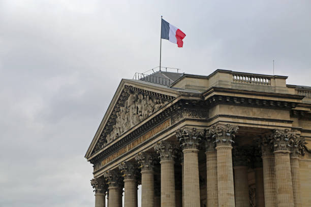 istock Side view at The Pantheon with a flag 1561309171