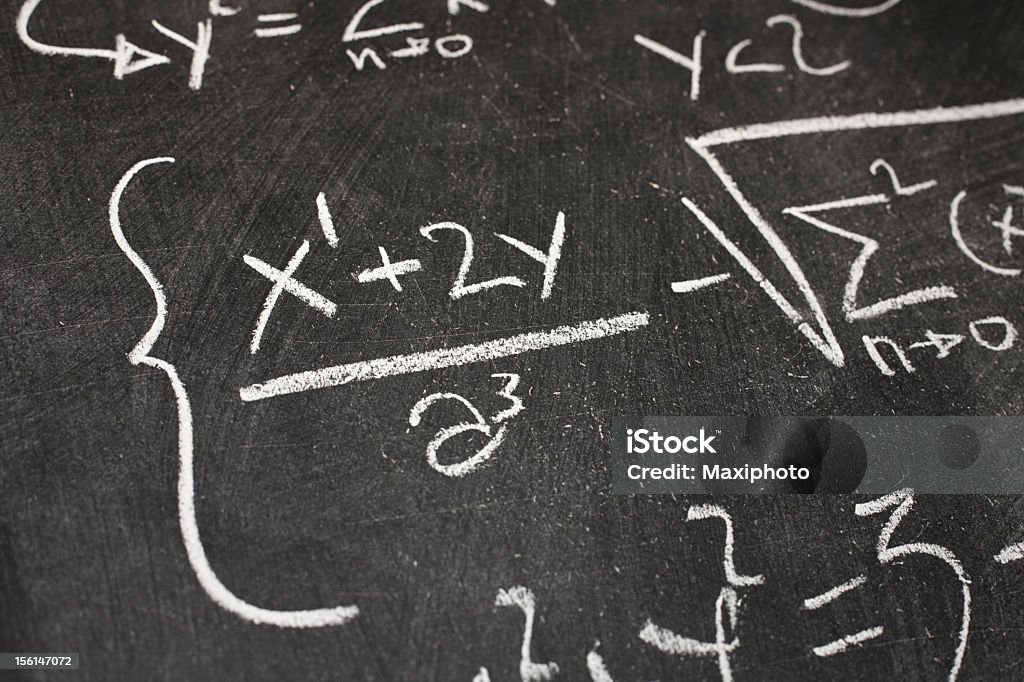 Enseigner mathématiques: Formule mathématique sur un tableau noir - Illustration de Algèbre libre de droits