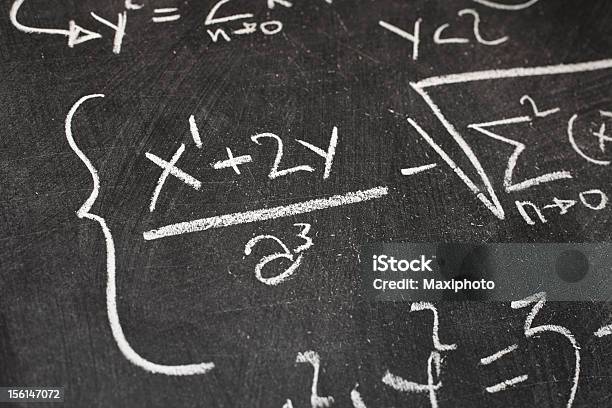 Insegnamento Della Matematica Formula Su Una Lavagna - Immagini vettoriali stock e altre immagini di Algebra