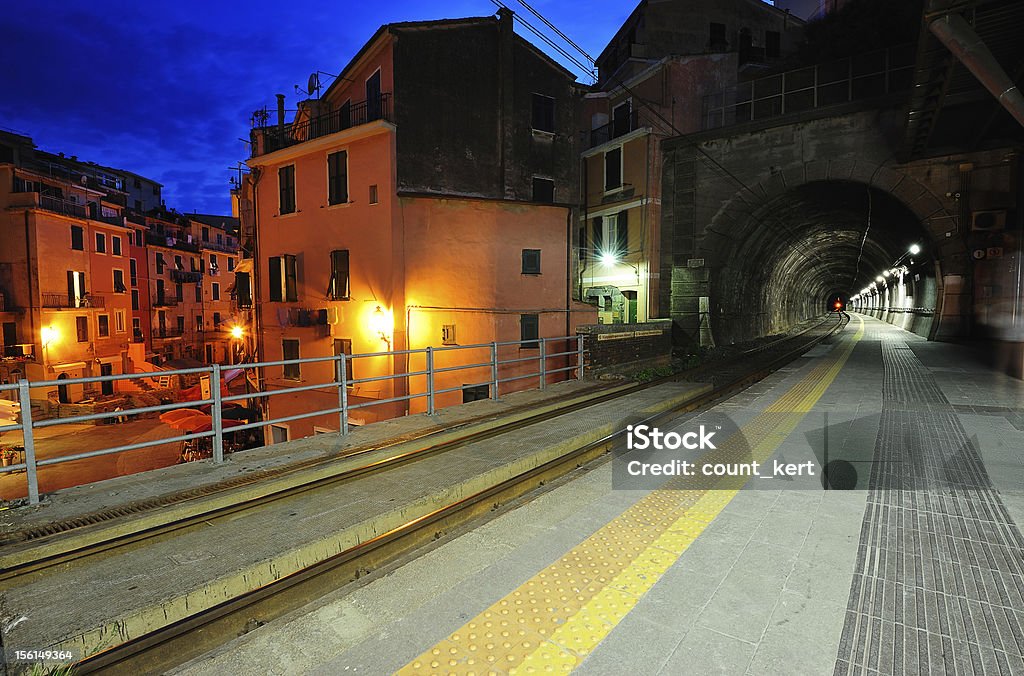 Plataforma en Vernazza village - Foto de stock de Aldea libre de derechos