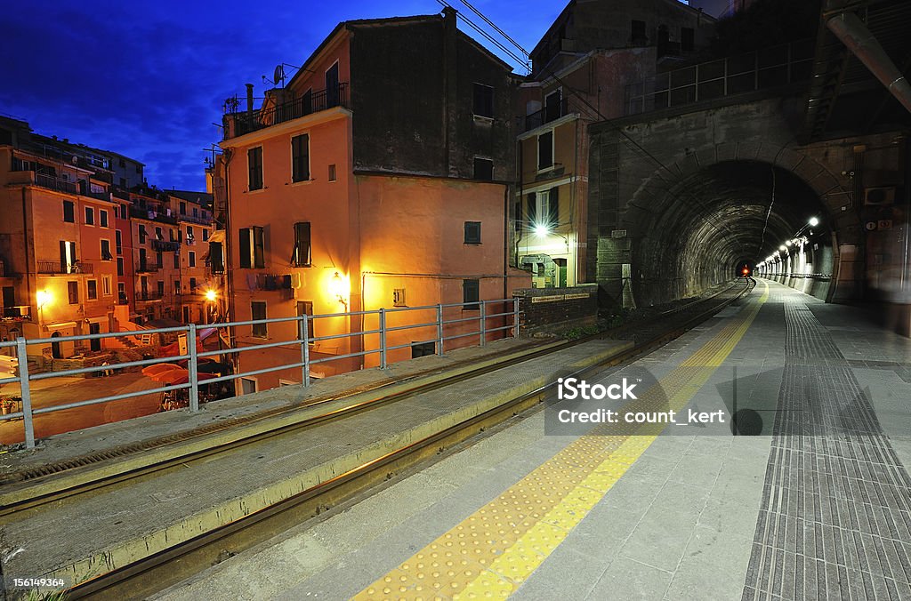 Piattaforma nel villaggio di Vernazza - Foto stock royalty-free di Bellezza