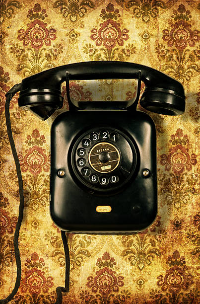istock Retro telephone on vintage wallpaper       (© Lobke Peers) 156200171