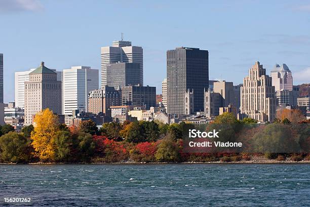 Foto de Horizonte De Montreal E Saint Lawrence River No Outono e mais fotos de stock de Amarelo