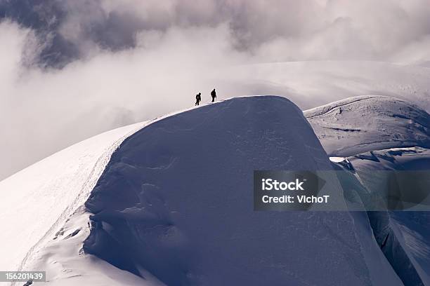 Descenso Foto de stock y más banco de imágenes de Aire libre - Aire libre, Alpes Europeos, Aventura