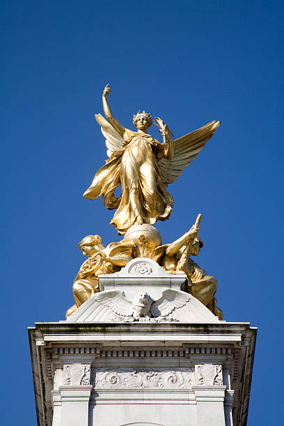 istock London - victoria memorial 156203317