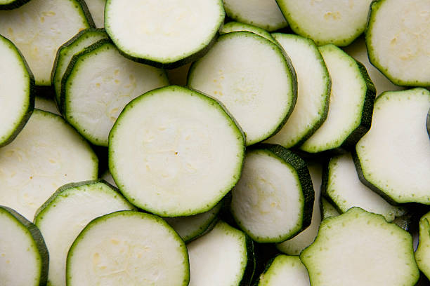 fatiado curgete/medular - zucchini squash marrow squash vegetable imagens e fotografias de stock