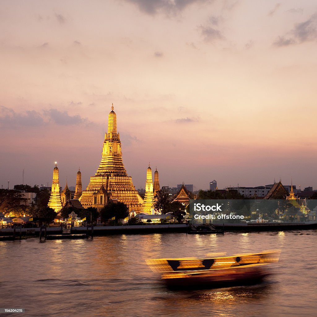 Wat Arun, thai icon and monument representing Bangkok, Thailand Wat Arun, Temple of the Dawn, is an internationally-recognized landmark monument representing Bangkok, Thailand. Located on the west bank of the Chao Phraya River. Khmer style architecture. Bangkok Stock Photo