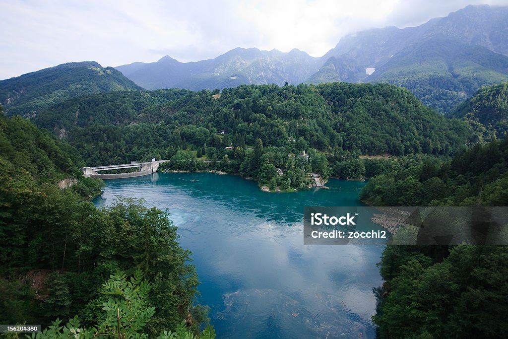 Lago por Centovalli - Foto de stock de Alpes europeus royalty-free