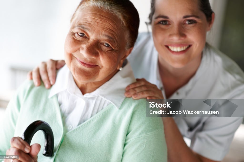 Nahaufnahme eines glücklichen Krankenschwester und patient - Lizenzfrei 20-24 Jahre Stock-Foto