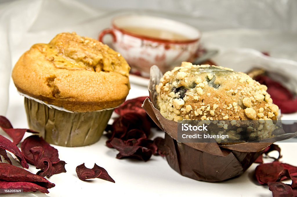 Muffins com uma xícara de chá - Foto de stock de Almoço royalty-free