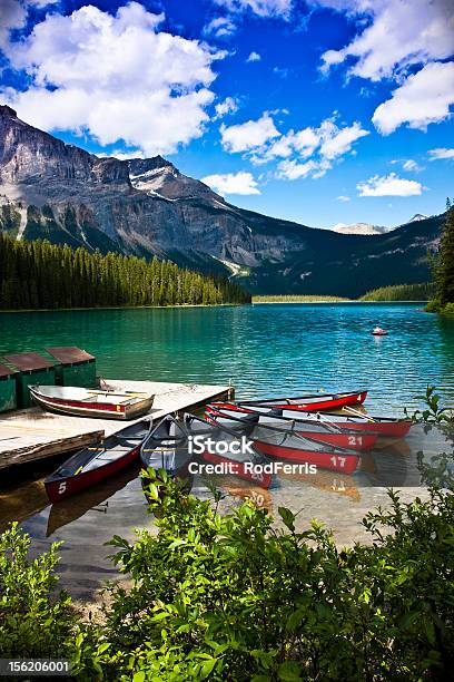 Lago Esmeralda Foto de stock y más banco de imágenes de Canadá - Canadá, Banff, Parque Nacional de Banff