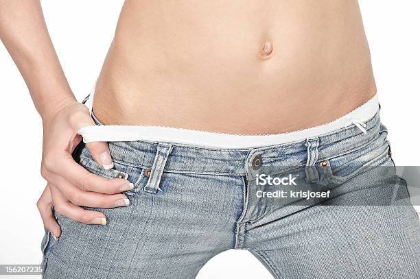 Photo libre de droit de Femme En Jeans Hanches banque d'images et plus d'images libres de droit de Abdomen - Abdomen, Adolescence, Adulte