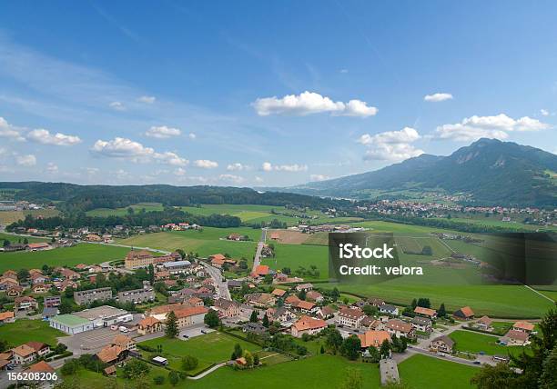 Pueblo Alpino Foto de stock y más banco de imágenes de Aire libre - Aire libre, Ajardinado, Aldea