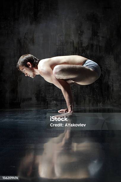 Yogic Ćwiczenie - zdjęcia stockowe i więcej obrazów Acrojoga - Acrojoga, Aerobik, Buddyzm