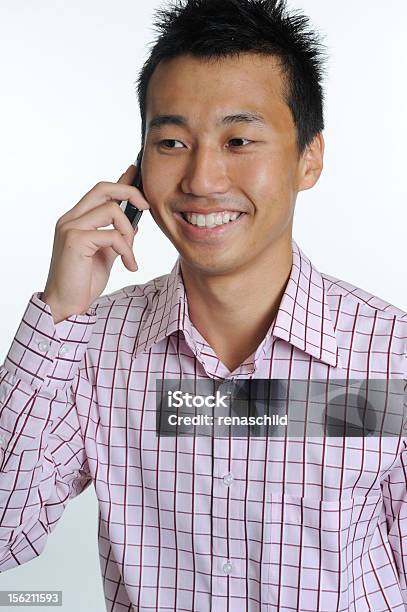 Junger Mann Am Telefon Stockfoto und mehr Bilder von Asiatischer und Indischer Abstammung - Asiatischer und Indischer Abstammung, China, Chinesischer Abstammung