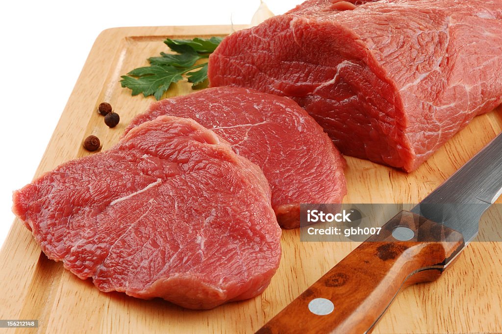 La carne fresca sobre tabla de cortar primas - Foto de stock de Alimento libre de derechos